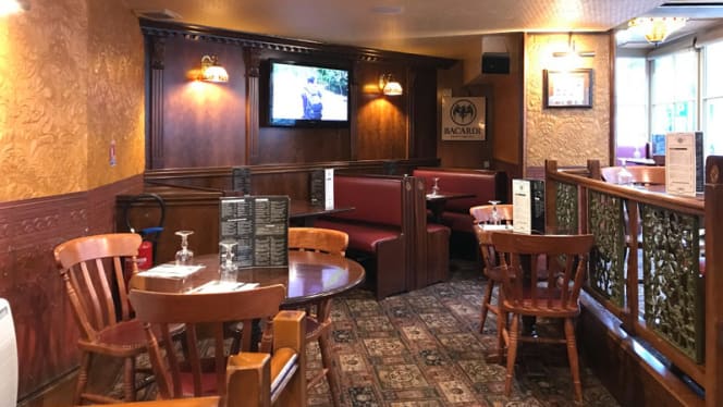 Helio's Pub - 9