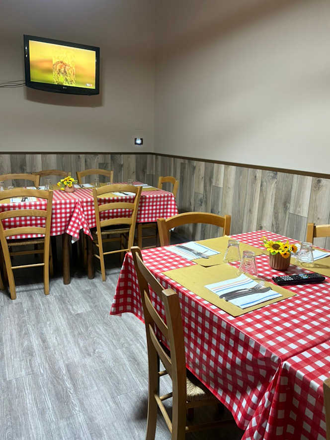 Trattoria La Piazzetta - 2