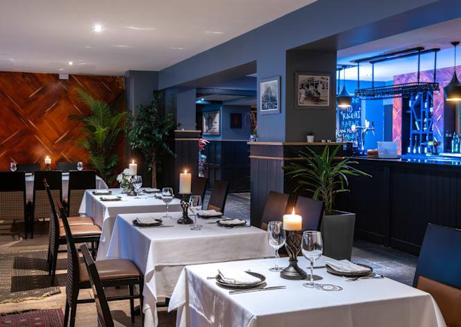 La Petite Bar & Grill Cheltenham - 4