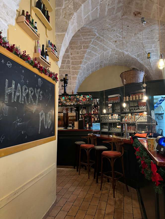 Harry's Pub - 4