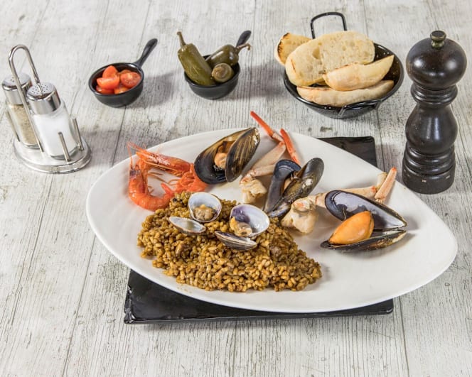 Madre Burger - Tapas & Paellas - Plaza Patines - 1