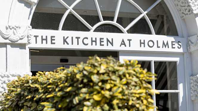 The Kitchen at Holmes - 5