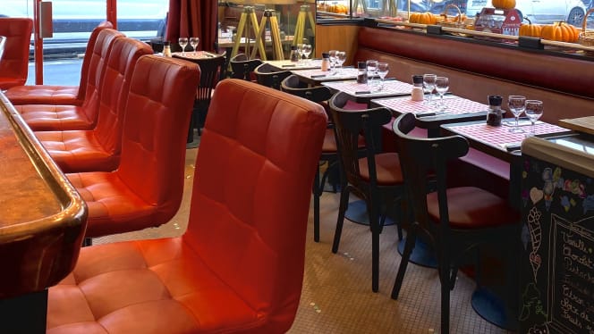 Au Bistro - 1