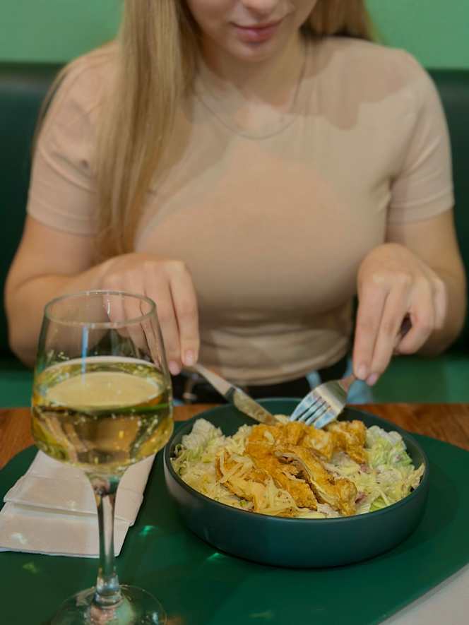 Moment Bistro & Bar - 7