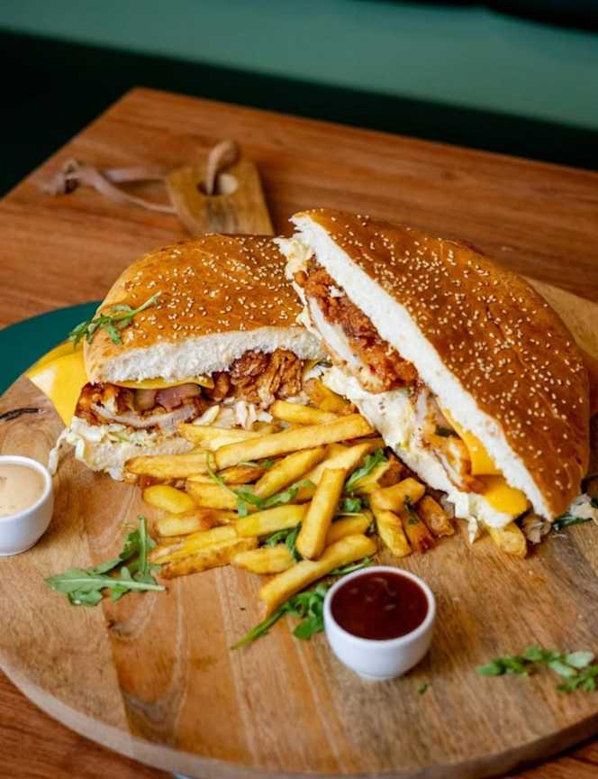 Moment Bistro & Bar - 9