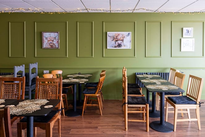 Frilly Pig Bistro - 2