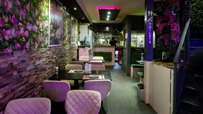 Bollywood Indiaas Restaurant - 2