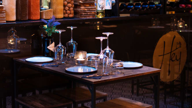 Hey Days Restaurant/Bar - 7