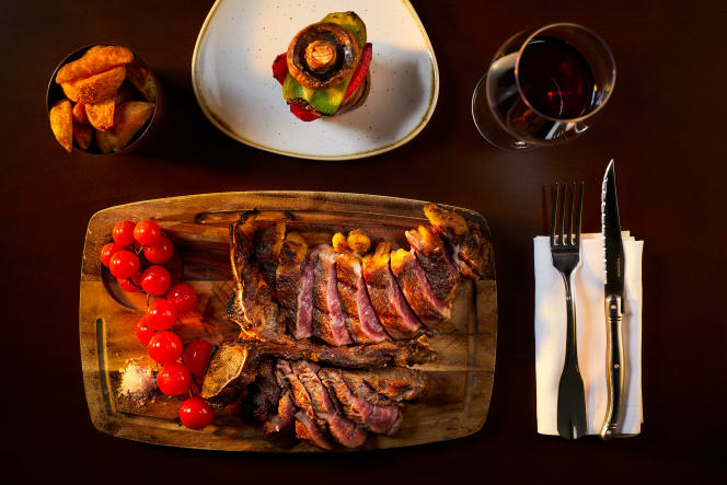 T-Bone Tender Steakhouse & Premium Lounge - 3