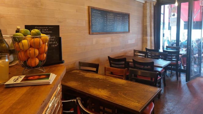 Le Petit Café - 1