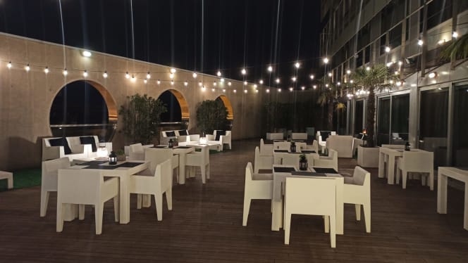 Terraza - Hotel Badalona Tower - 9