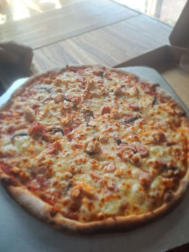 Larry's Pizzeria - 2