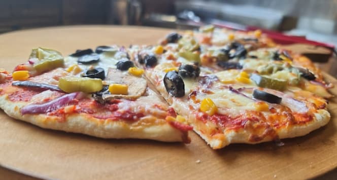 Larry's Pizzeria - 4