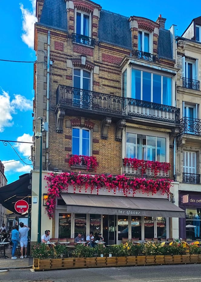 Café Les Glaces - 1