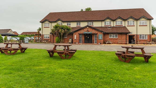 Hunters Lodge Bridgend - 4