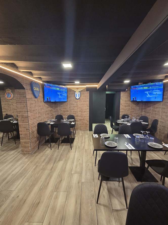 Sports Bar Pub & Grill - 3