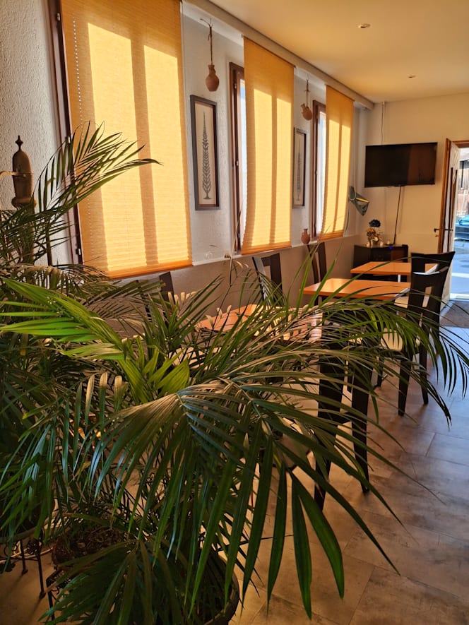 Café Restaurant Mezzés.ch - 2