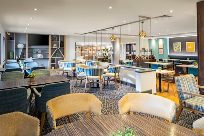 The Junction - Holiday Inn High Wycombe - 8