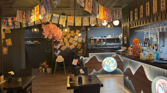 Oishi Ramen & Sushi Bar - 9