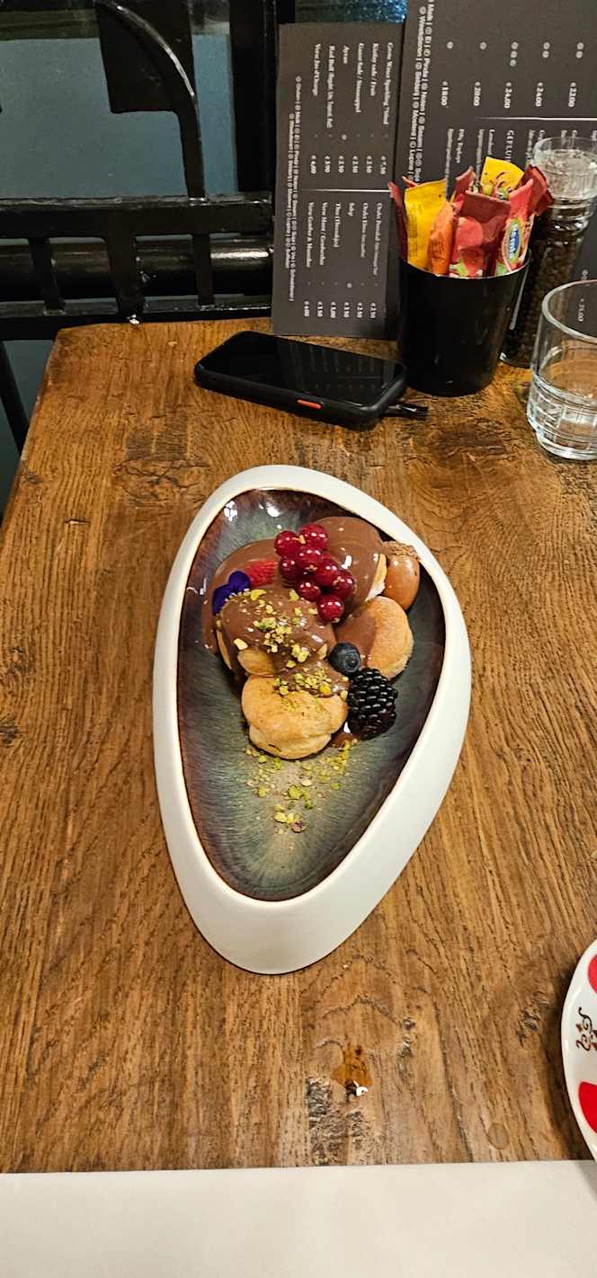 Qashik Restaurant & Lounge - 2