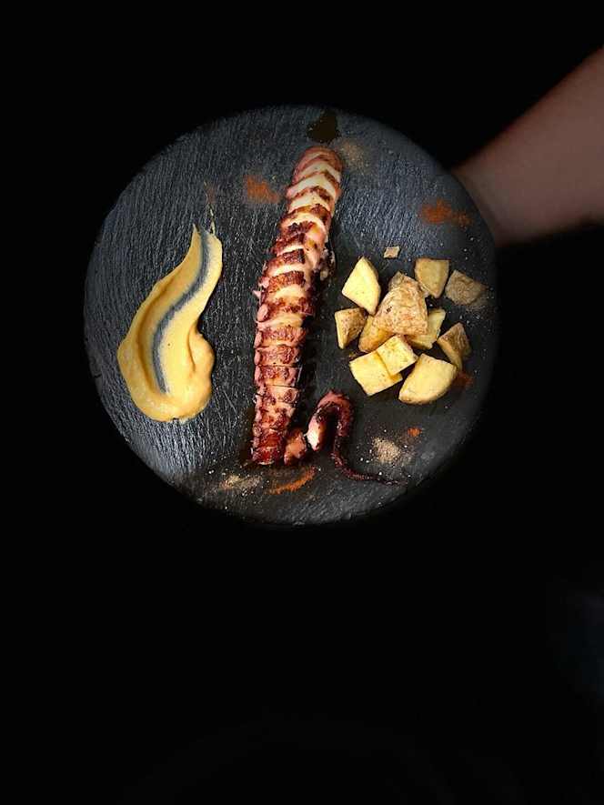 Deunido Restaurant - 1