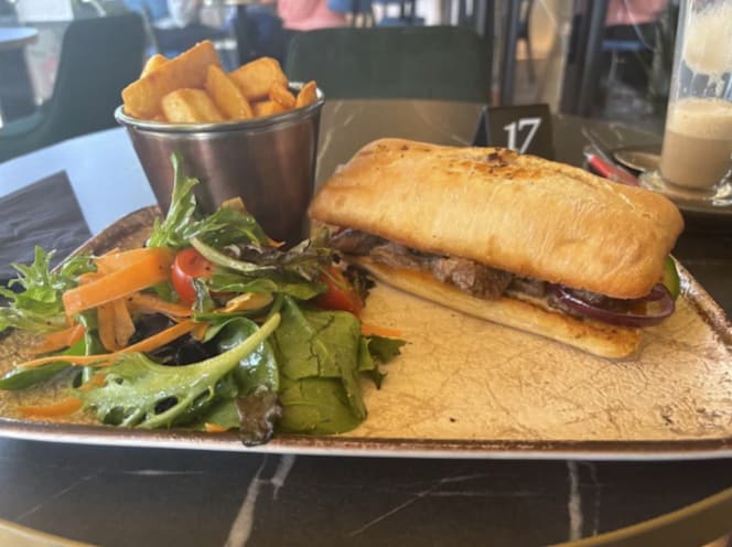 Antilia Bistro Bar - 4