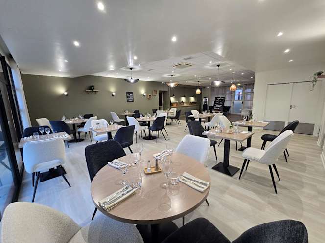 Hôtel Restaurant Les Fontaines - 0