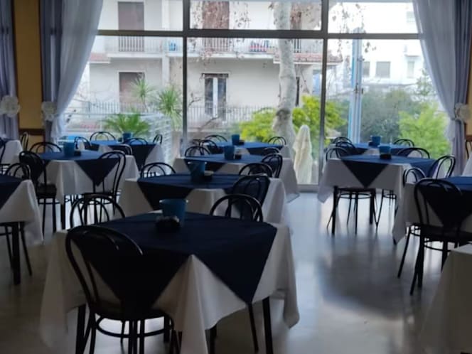 Hotel Half Moon BB Aeroport Restaurant - 1