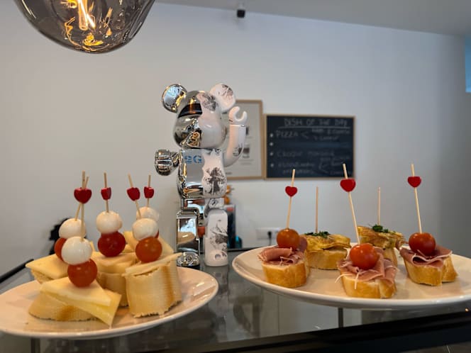 Monday Friday Bistro - 6