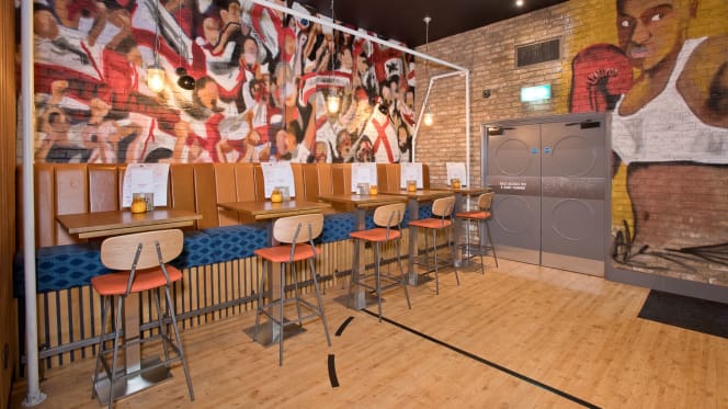 Sports Bar & Grill Clapham - 1