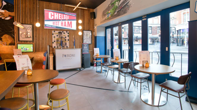 Sports Bar & Grill Clapham - 7