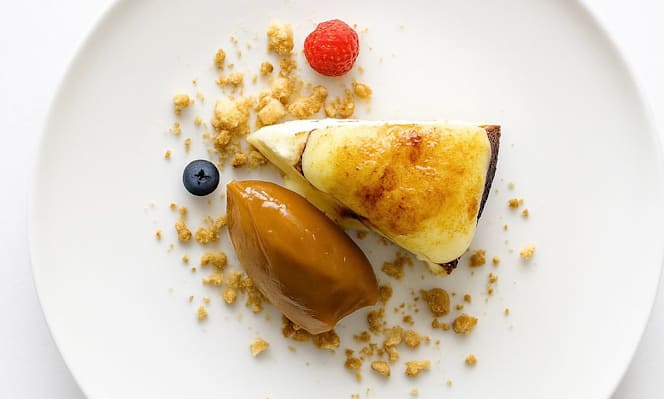Nineteen Restaurant - Olivia Plaza Hotel - 9