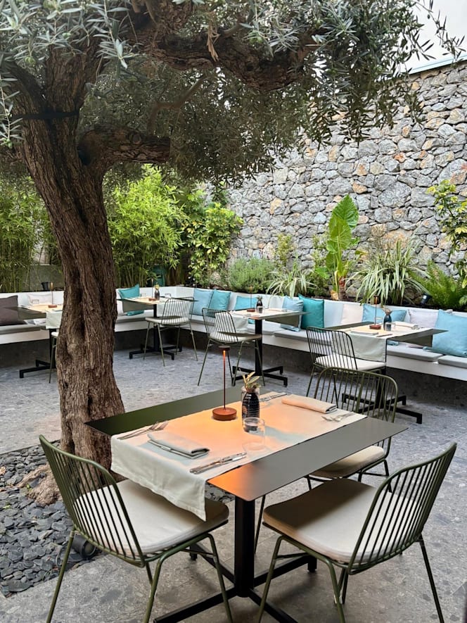 Voga Restaurant & Garden - 3