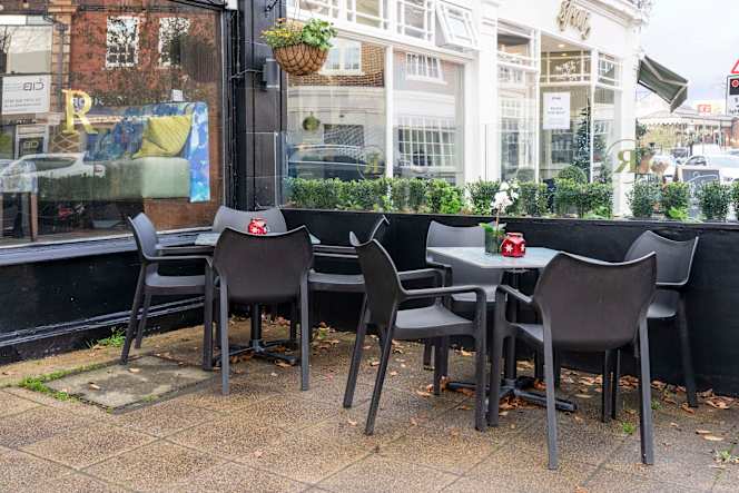 Riva Bar & Restaurant - Hale - 5