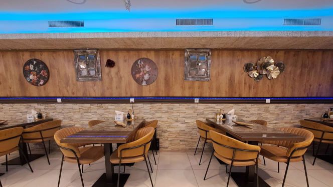Manolyam Restaurant - 7
