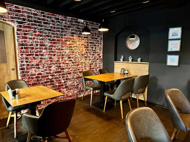 Rooni Restaurant - 3