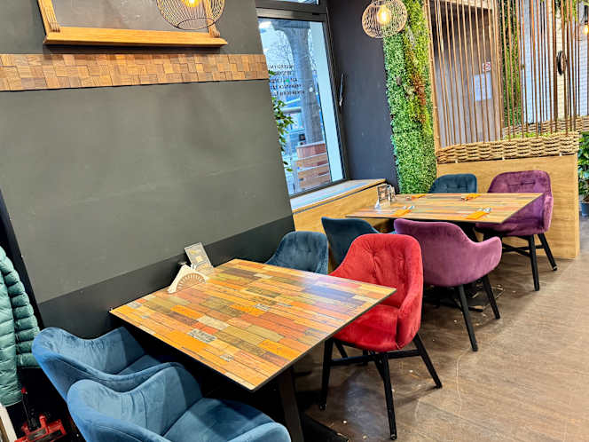 Rooni Restaurant - 4