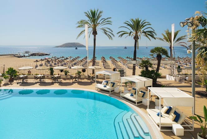 Breeza Beach Club - 1