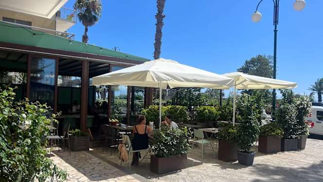 Yili Café & Restaurant - 3