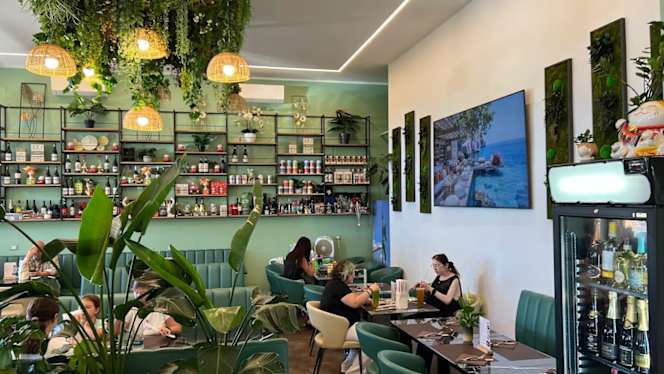 Yili Café & Restaurant - 4