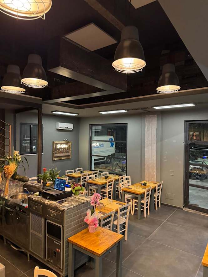 Da Vittoria Pizzeria Cucina e Vino - 1