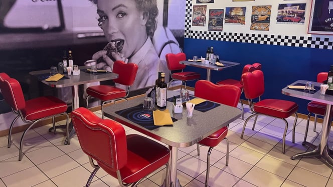 American Restaurant Merilyn - 1