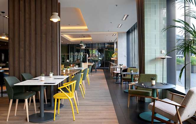 Vibes Restaurant & Bar - 2