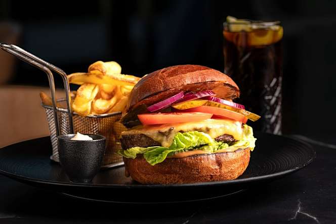 Vibes Restaurant & Bar - 8