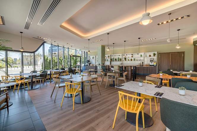 Vibes Restaurant & Bar - 7