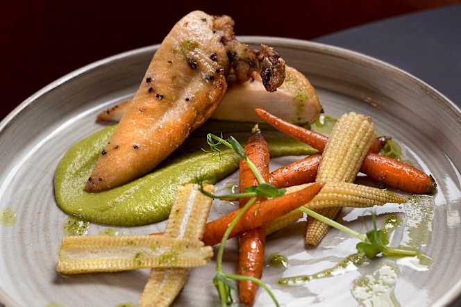 Vibes Restaurant & Bar - 6