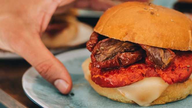 Casa Tua Deli Wine Bar - 5