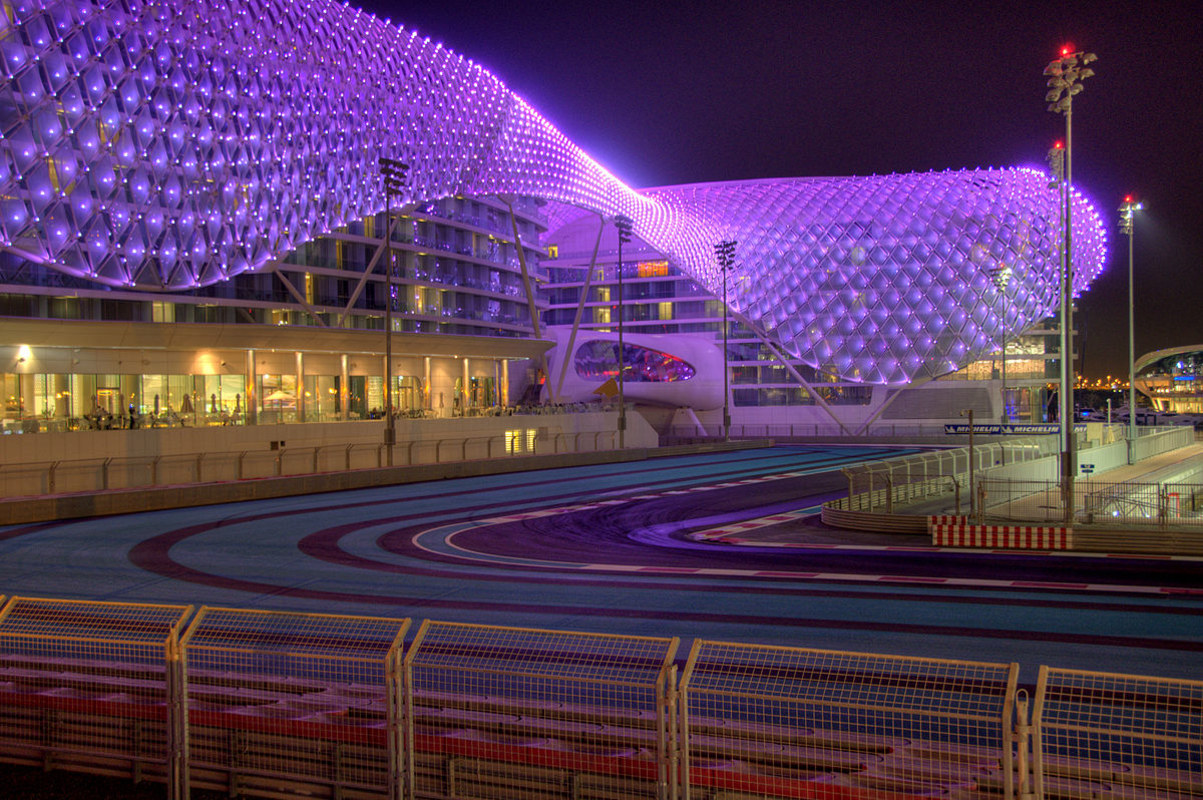 Yas Viceroy / Asymptote