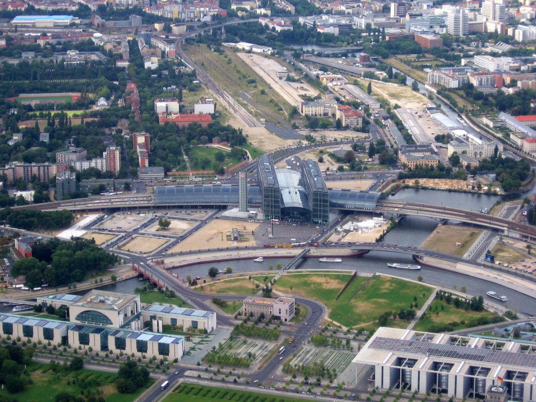 The Spreebogenpark just south of the Central Station