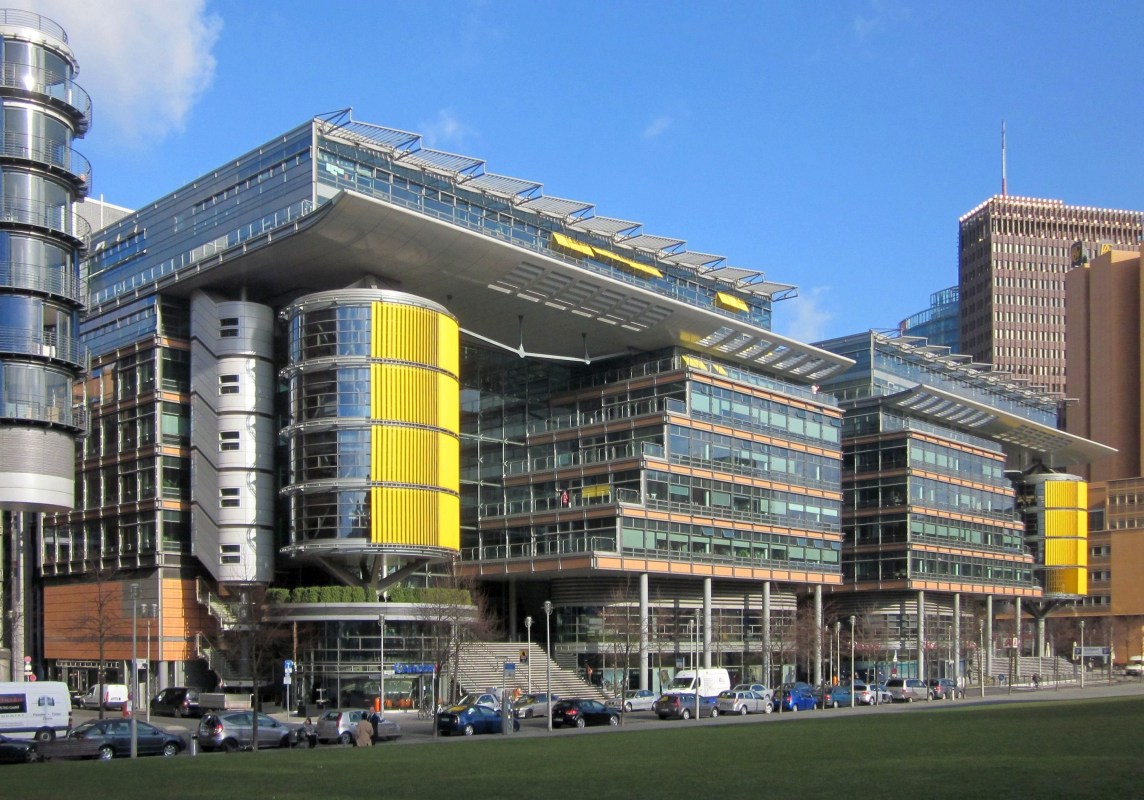 Daimler-Chrysler by Richard Rogers